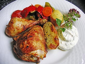 Hähnchen mediterran mit Knoblauch- Kräutersauce.