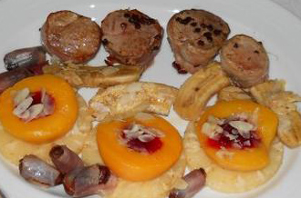 Schweinefilet mit Obst.